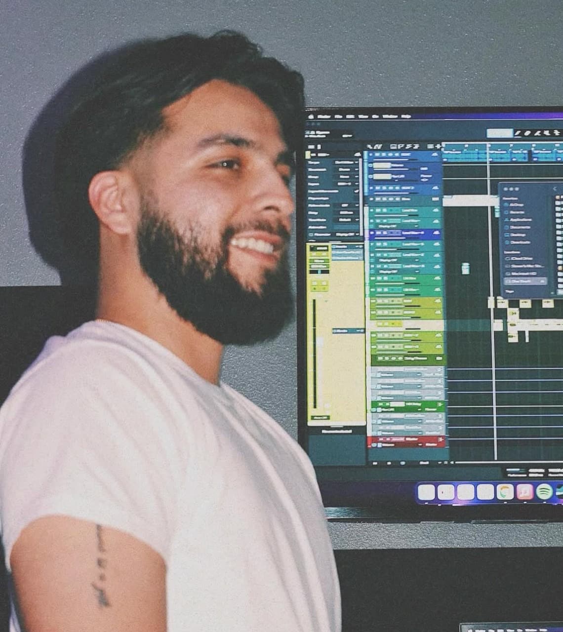 Gabriel Cruz engineering a session at Studio 22